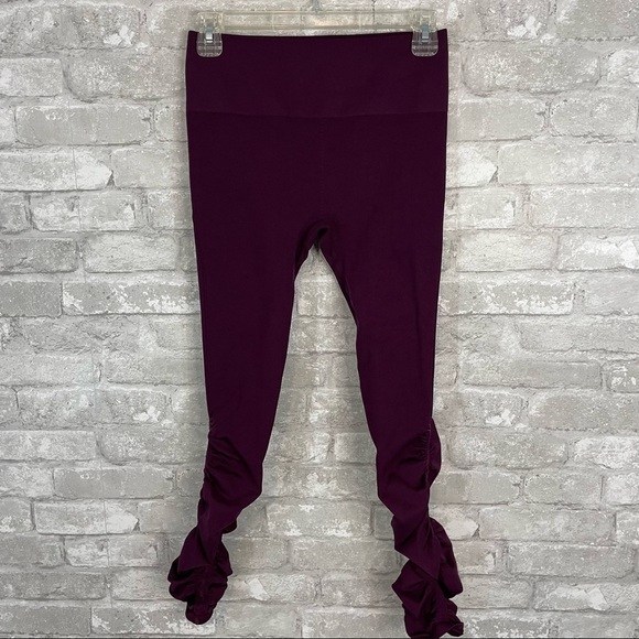 Fabletics High-Waisted Seamless Ruched Legging - Picture 5 of 7